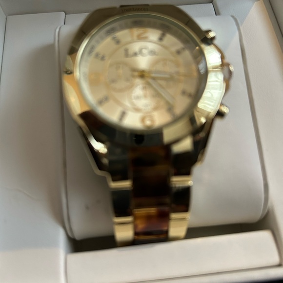 Timeless timepiece by L & Co. Classy and elegant gift for Valentine’s Day gift - Picture 2 of 5